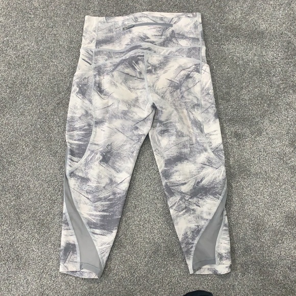 Lululemon cropped leggings - Picture 2 of 2